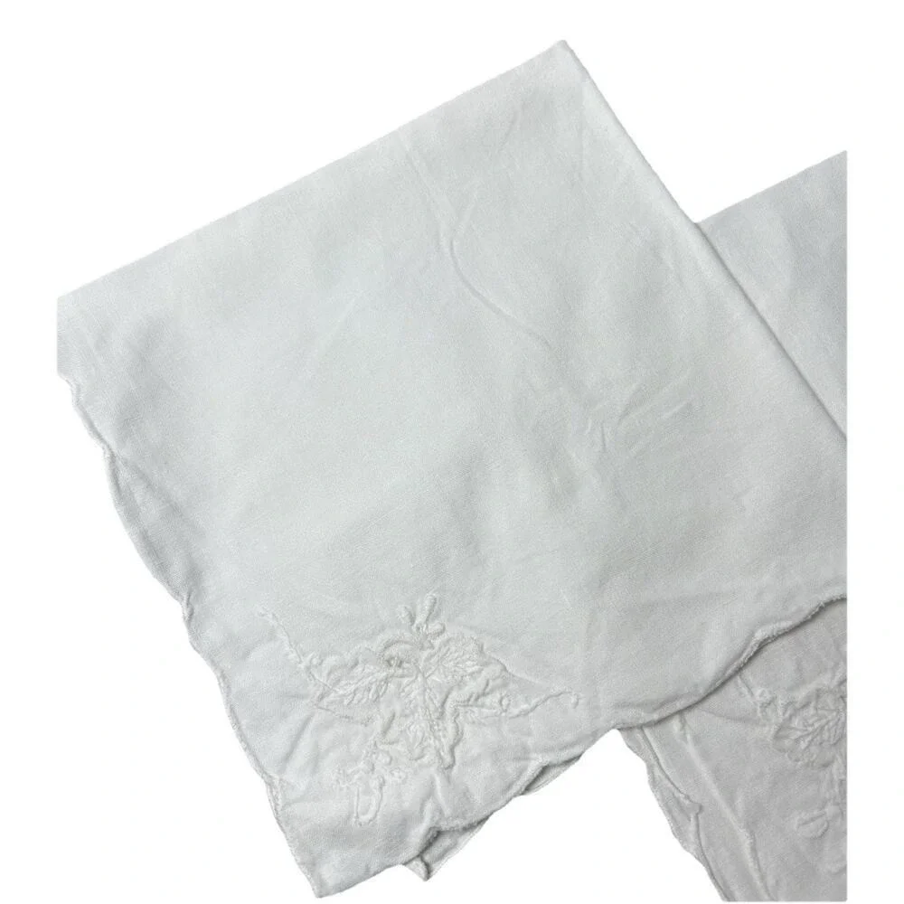Embroidered Scalloped Cloth White Vintage Napkins Cottage Bridal Romantic Farm
